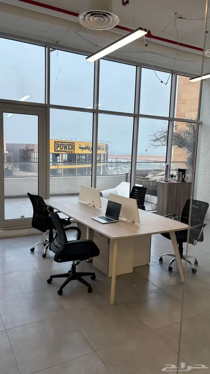 مكاتب إدارية بحالة جديدة 3