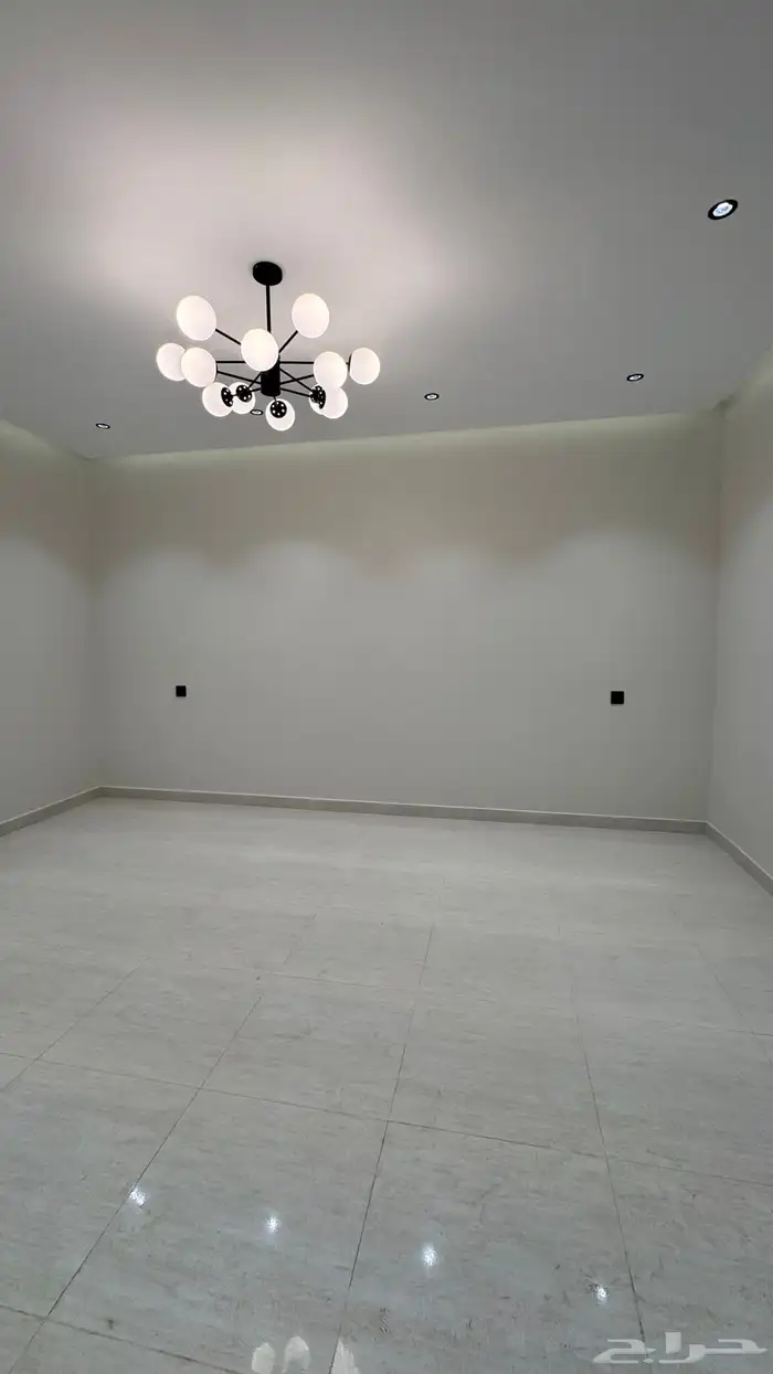 للبيع شقه ارضيه 6 غرف مع حوش وبايكه من 540 الف احد رفيده 9