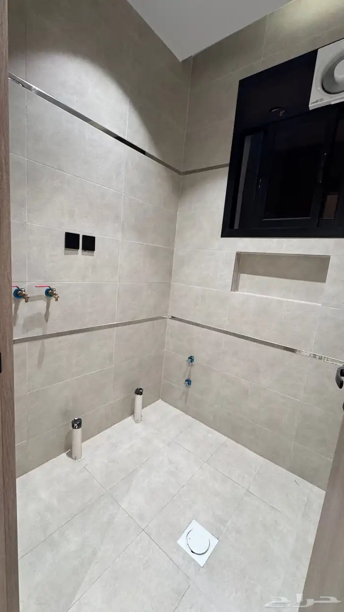 للبيع شقه ارضيه 6 غرف مع حوش وبايكه من 540 الف احد رفيده 12