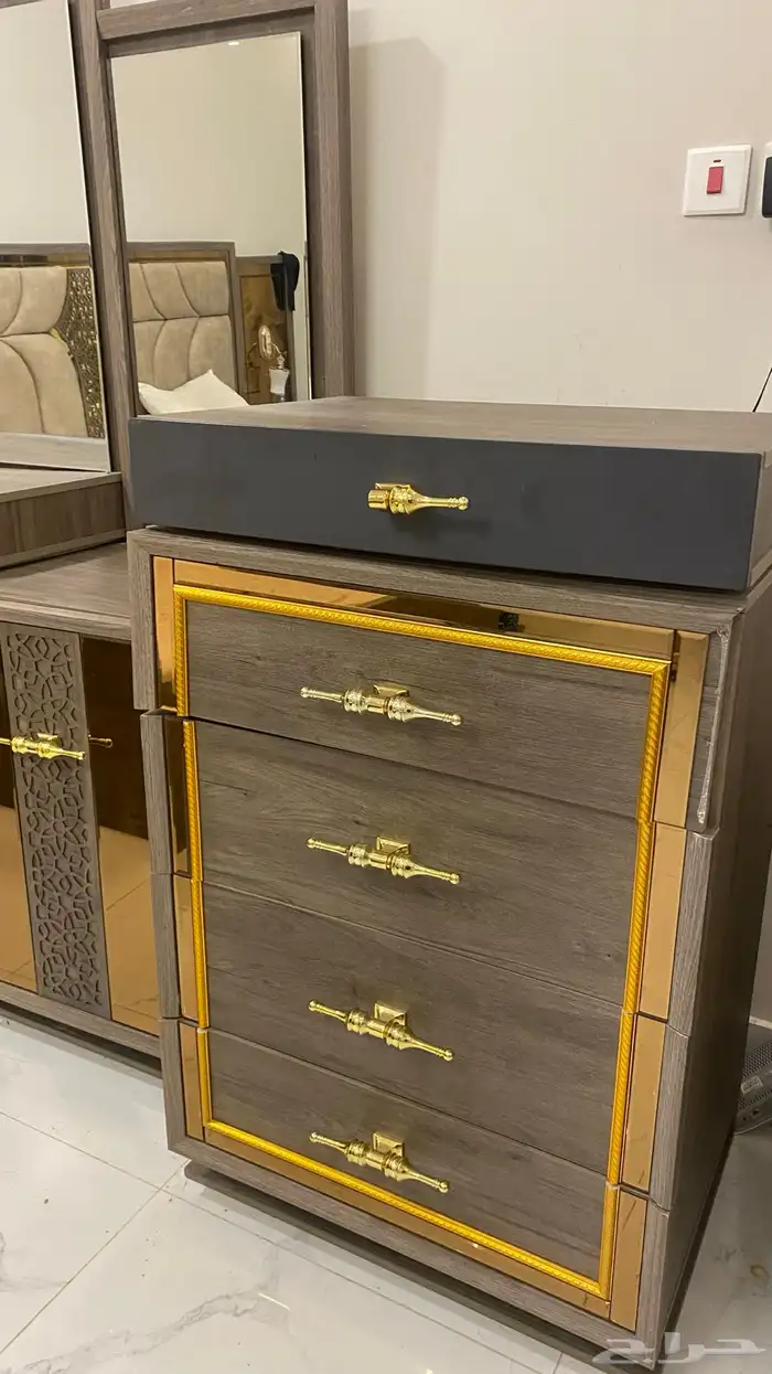 سرير نوم وشوفير وكومدينات ومرتبه 0