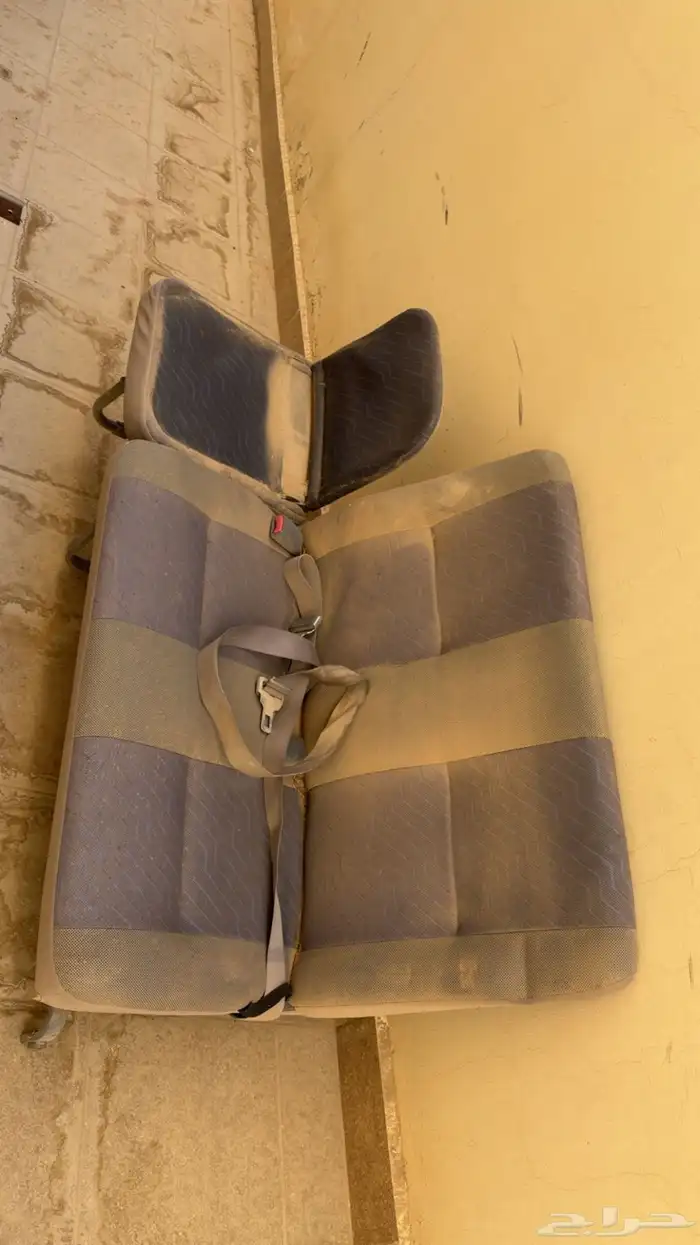 ثلاث مراتب سيارة فان نيسان 0