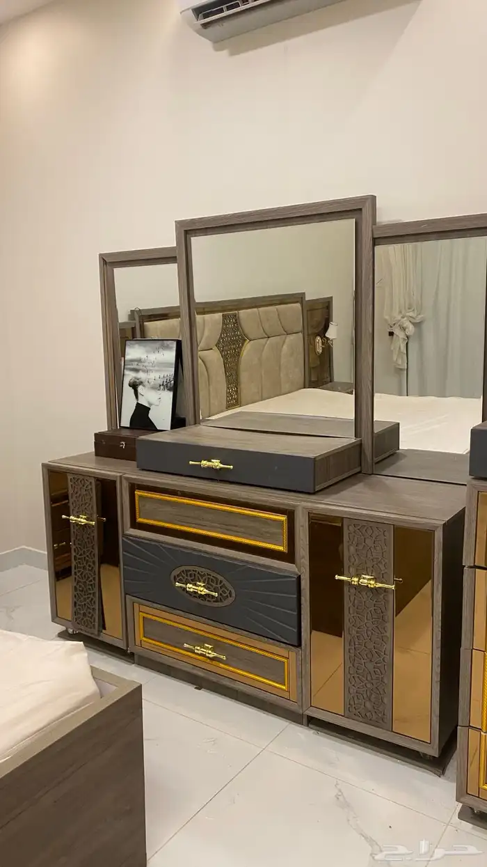 سرير نوم وشوفير وكومدينات ومرتبه 1