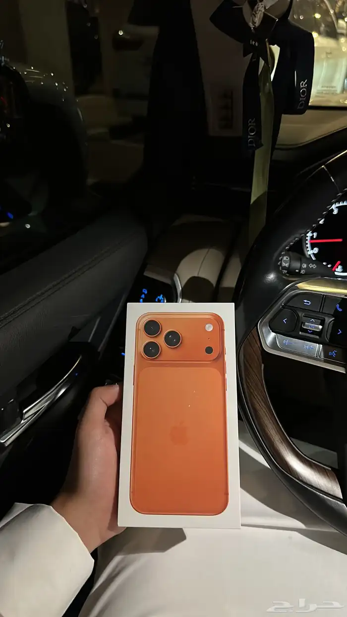 ايفون 17 للبيع جديد بكرتونه اللون برتقالي 0