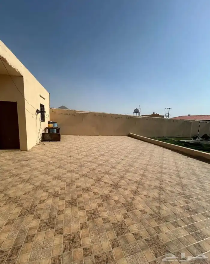 للبيع استراحة مميزة في اللحيانيه (على خط السيل 6