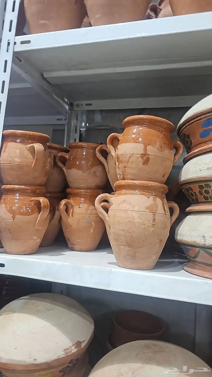 يوجد لدينا جميع انواع الفخاريات 4