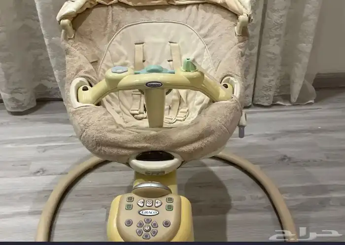 كرسي اطفال و فرفيرة للبيع 1