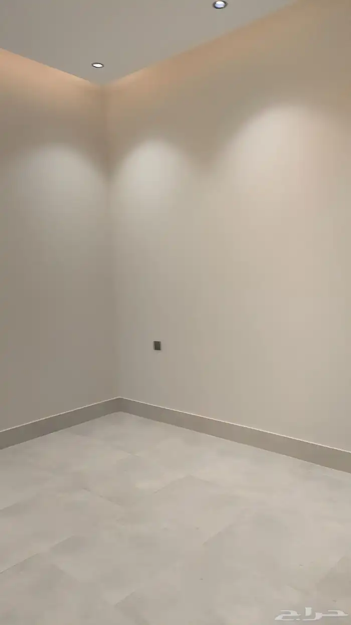 للبيع ادوار علويه مع سطح خاص موقع مميز 520الف فقط 19