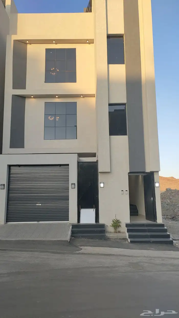 للبيع ادوار علويه مع سطح خاص موقع مميز 520الف فقط 0