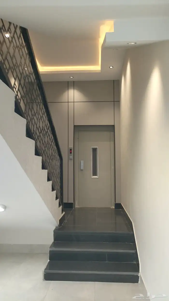 للبيع ادوار علويه مع سطح خاص موقع مميز 520الف فقط 4