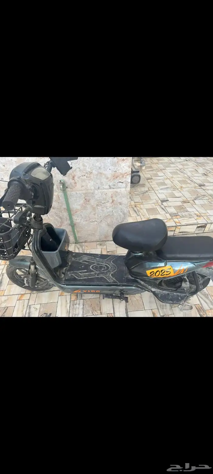 سكوتر للبيع سكوتر نظيف شغال والبطارية ممتازه بس الكفر فاقع 0