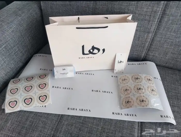 طباعة بكج عبايات بوكسات عباية كيس عباية لوقو قماش ملصقات 4