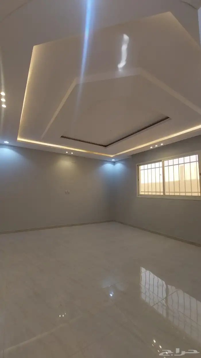 للبيع فيلا دور تاسيس حي المدائن 4