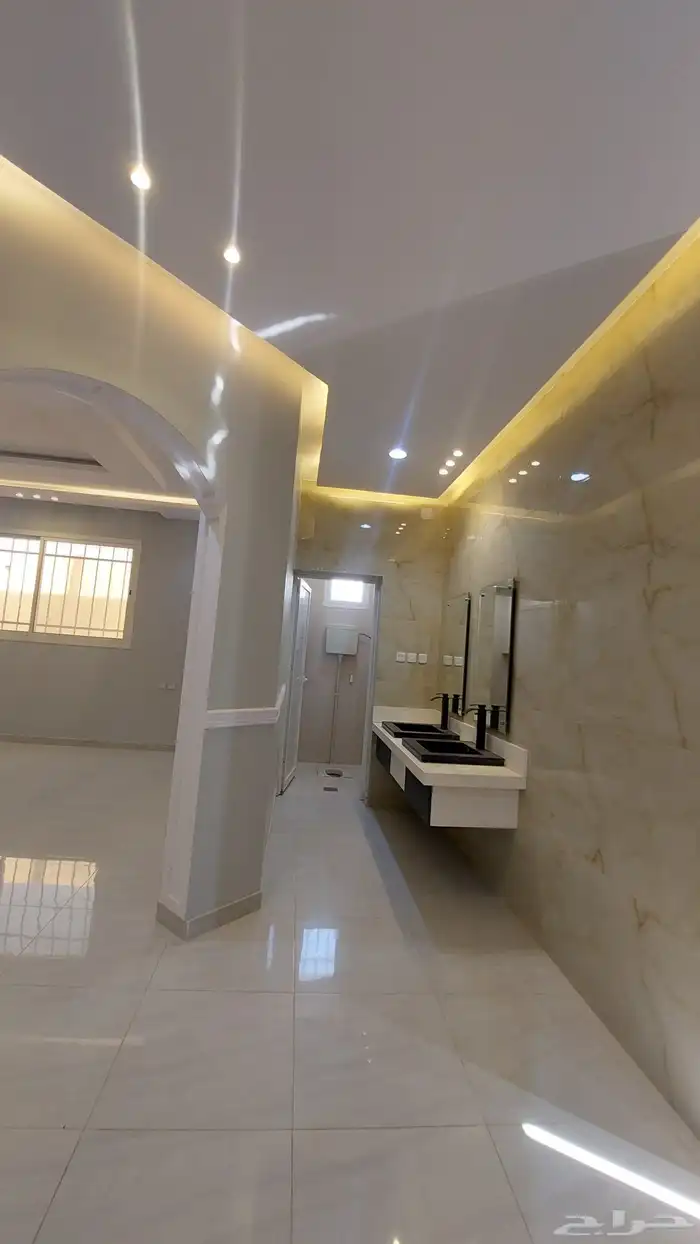 للبيع فيلا دور تاسيس حي المدائن 3