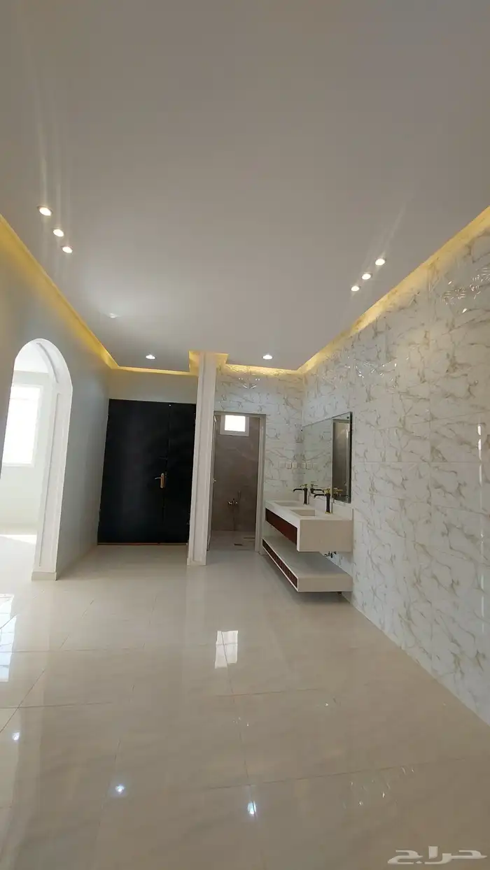 للبيع فيلا دور تاسيس حي المدائن 6