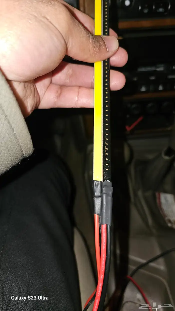 لد جانبي لون النور كريمي لو الشريحه اسود و اصفر عدد 4 حبات 1