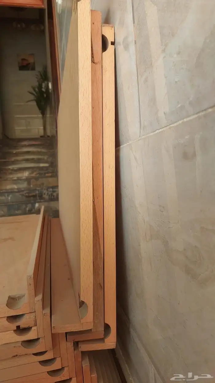 رفوف خشبيه 2