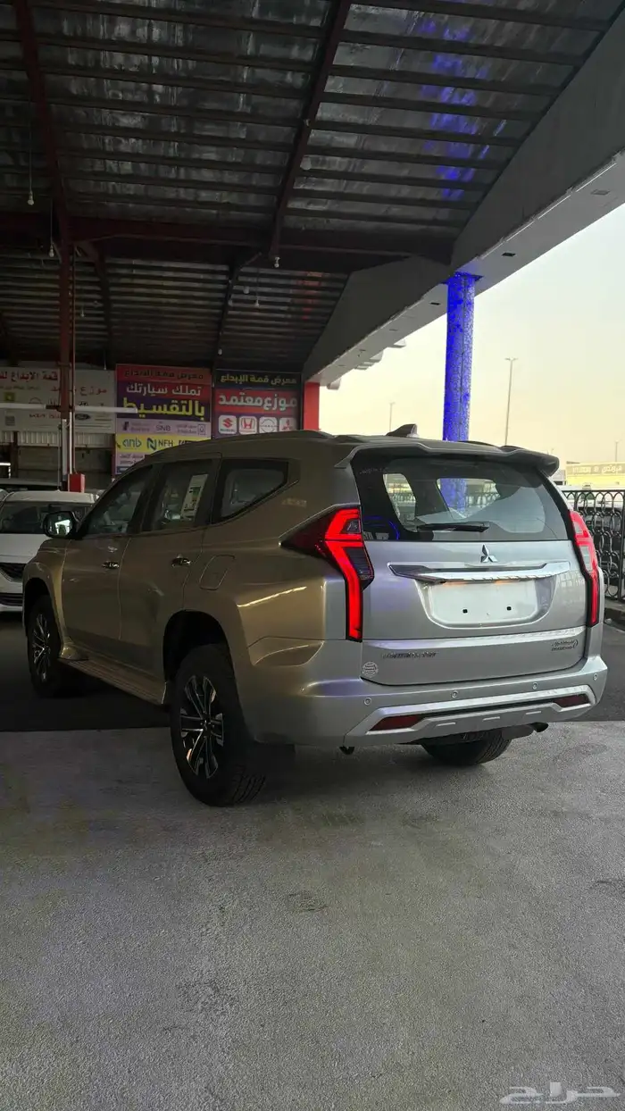 ميتسوبيشي مونتيرو 2023 نص فل ديزل و 2025 بنزين 1