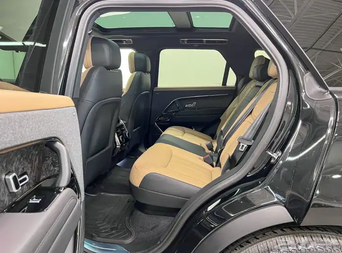 2025 Land Rover Range Rover Sport P400 HSE 8