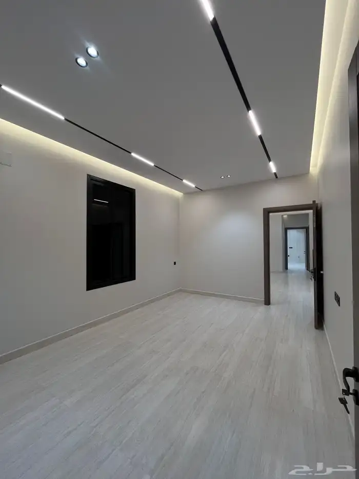 للبيع شقه ارضيه وروف علوي مع ملحق خميس مشيط حي الشفاء 10