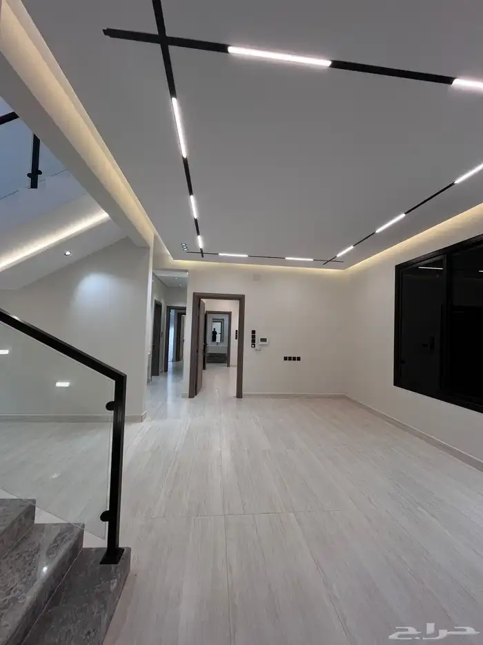 للبيع شقه ارضيه وروف علوي مع ملحق خميس مشيط حي الشفاء 9