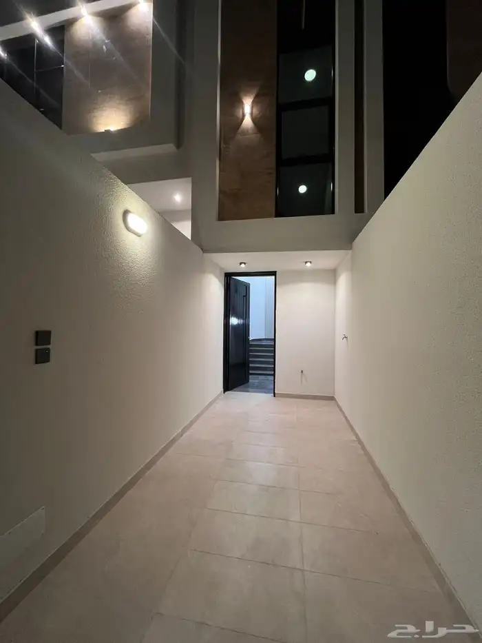 للبيع شقه ارضيه وروف علوي مع ملحق خميس مشيط حي الشفاء 17