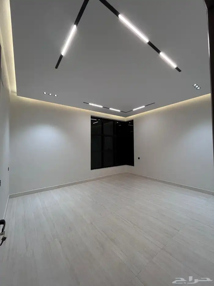 للبيع شقه ارضيه وروف علوي مع ملحق خميس مشيط حي الشفاء 2