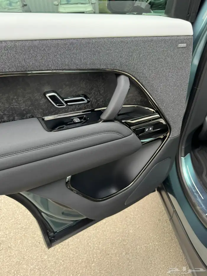 للبيع رانج روفر سبورت 2025 فئه HSE فل كامل اصفار وارد كندا 9