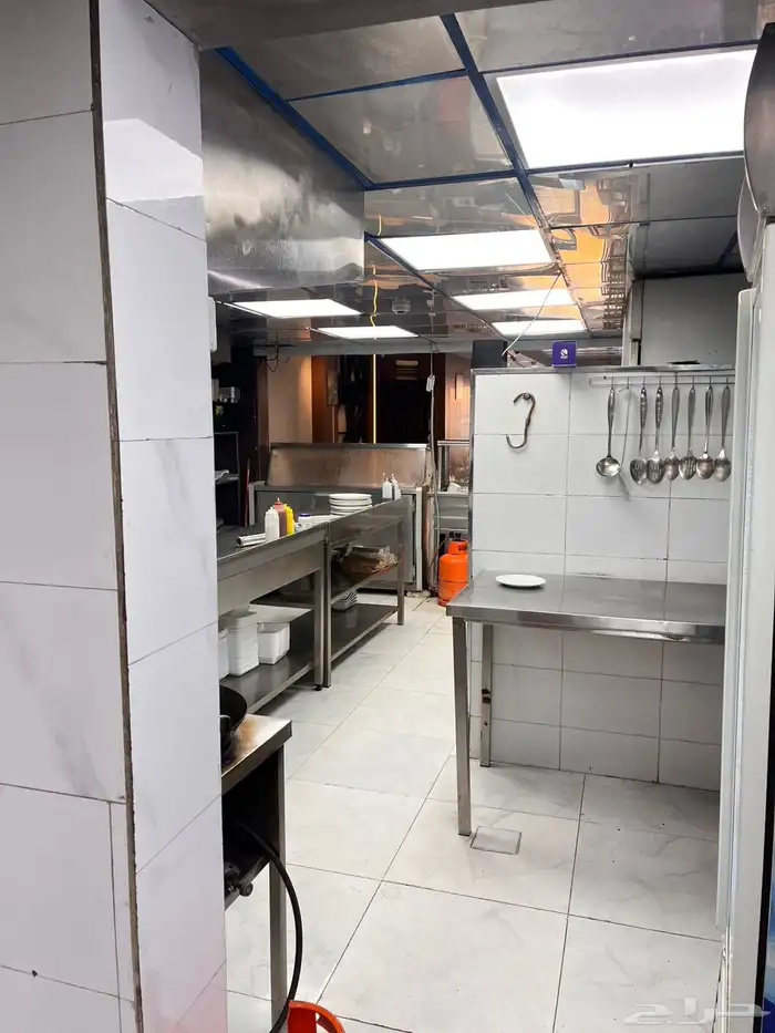 شارع الامير سلطان بن عبدالعزيز حي المطار مقابل البستان 8