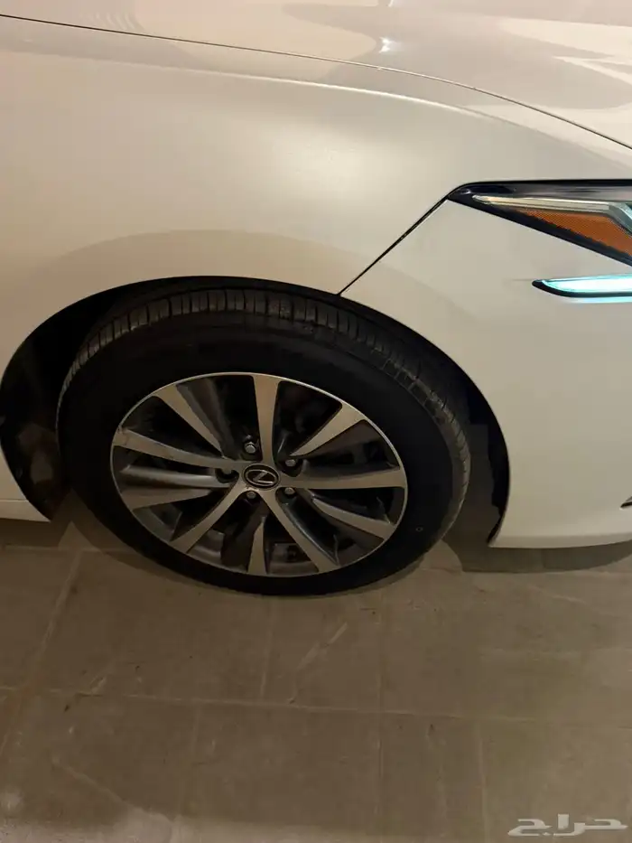 لكزس 2021 نظيف وممشى قليل 15