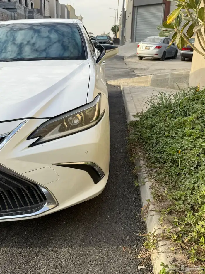 لكزس 2021 نظيف وممشى قليل 37