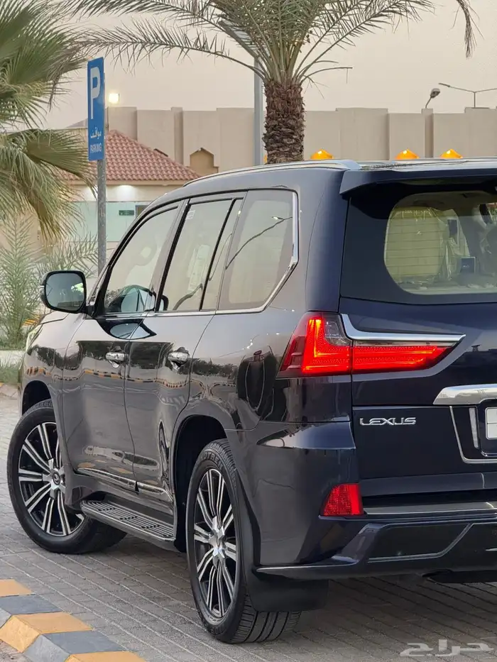 جيب لكزس LX570 فل كامل 2019 سعودي 8