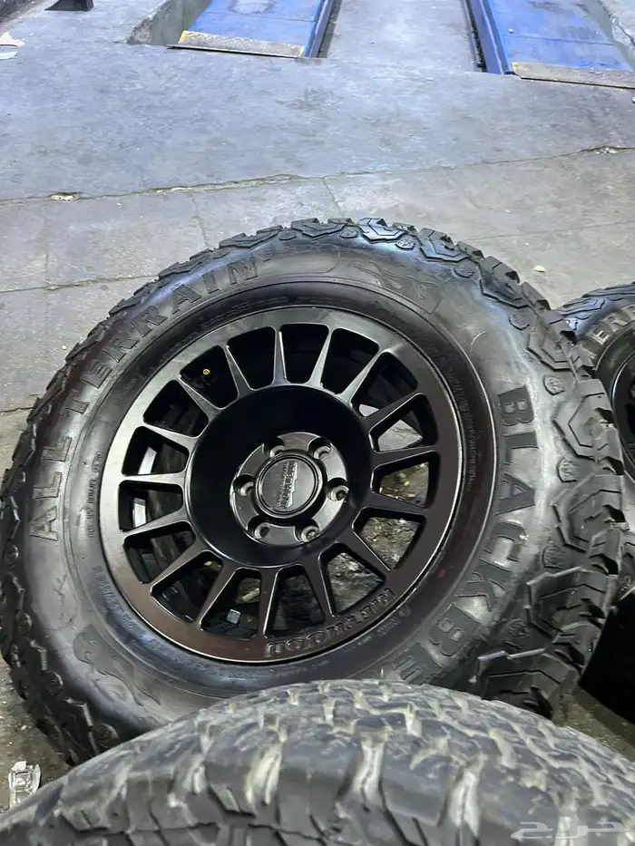 جنوط ميثود فرد f150 6 مسمارمع كفرات بلاك بير مقاس 285 70 17 8