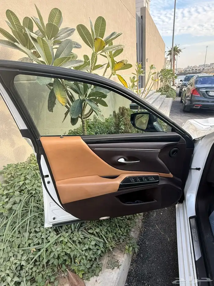 لكزس 2021 نظيف وممشى قليل 44