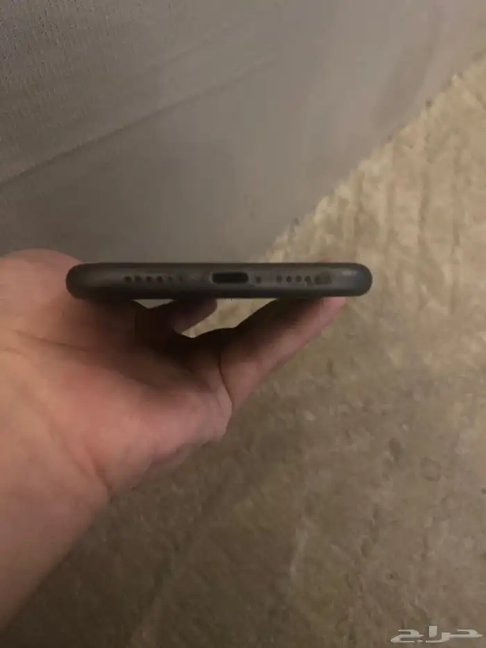 ايفون 11 نظيف جدا  بدون خدوش   بطارية 74 شغال 100 2