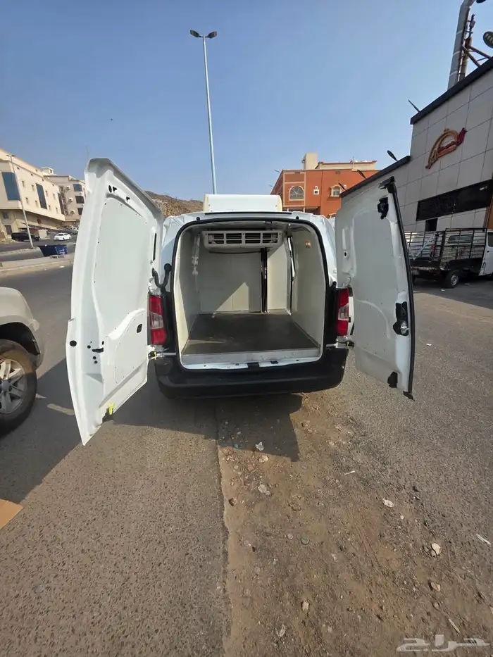 للتنازل بيجو بارتنر 2022 ديزل( ثلاجة ) 3