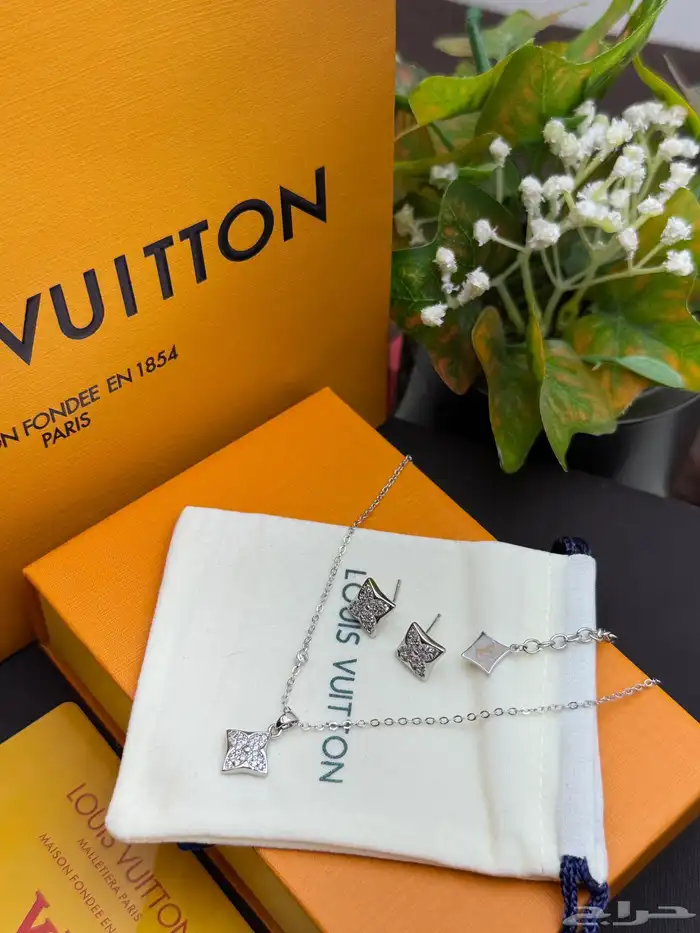 جديدنا طقوم ماركة لويس فيتون سلسال مع الحلق 4