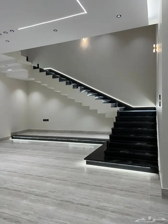 للبيع فيلا فاخرة جدا  مساحة 400 م 5