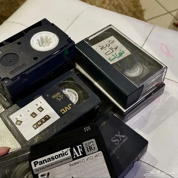 تحويل أشرطة قديمة(الكاميرا الفيديو)بطاقم عمل نسائي 0