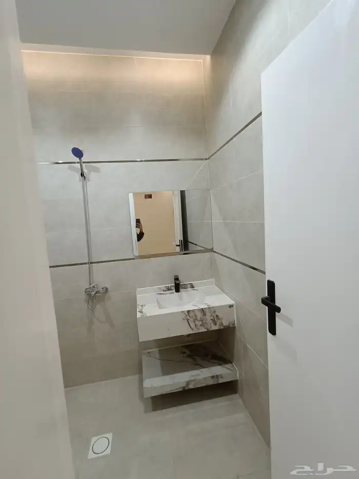 للبيع روف علوى دور وملحق احد رفيده تشطيب ممتاز 34