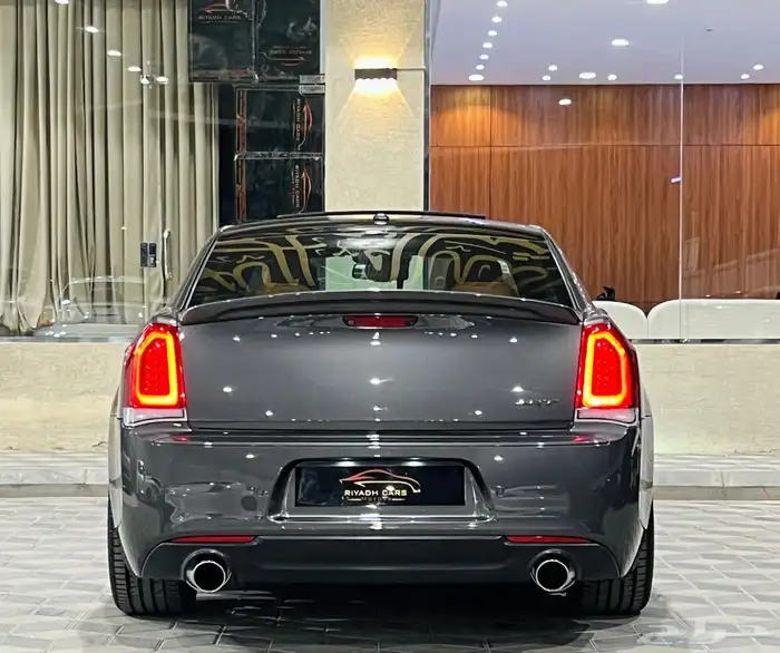 كرايزلر 2017 SRT V8 (بحالة ممتازة) 3