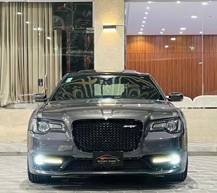 كرايزلر 2017 SRT V8 (بحالة ممتازة) 2