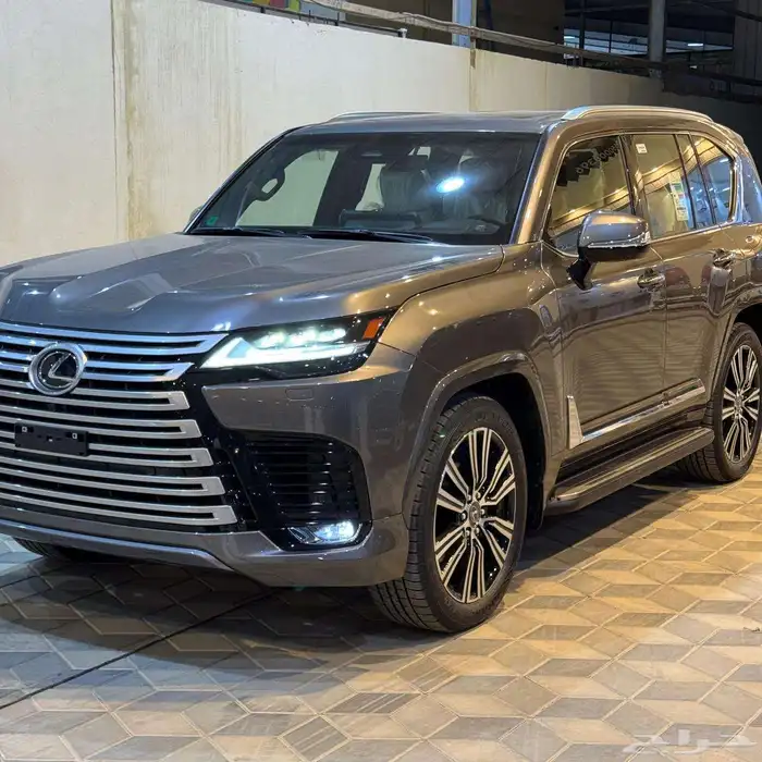 لكزس بي بي 2025 1