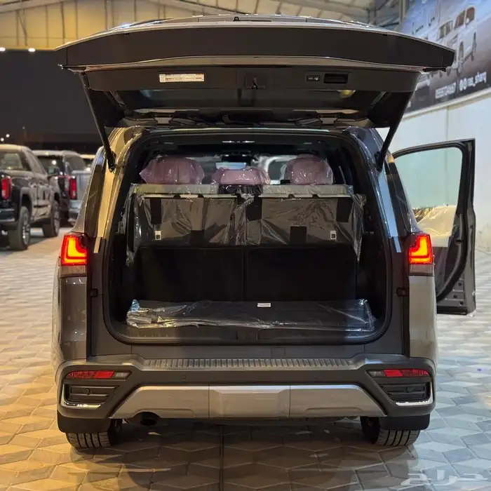 لكزس بي بي 2025 6