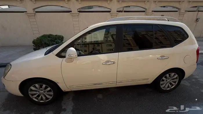 كيا كارينز 2011 3