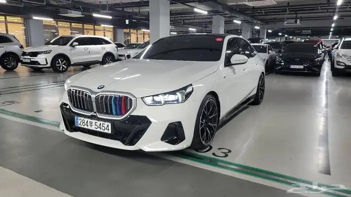 BMW 520i M Sports 2024 ليد كريستال وارد كوريا 4