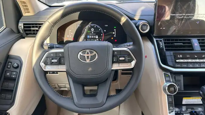 تويوتا لاندكروزر GXR L3 2025 لدى شركة عبدالمجيد الخضر 8