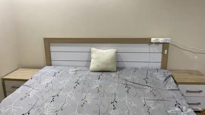 غرفة نوم جديدة من هوم سنتر جديدة للبيع مع الستارة وفرشة 4 5 2