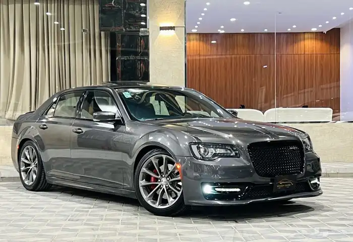 كرايزلر 2017 SRT V8 (بحالة ممتازة) 1