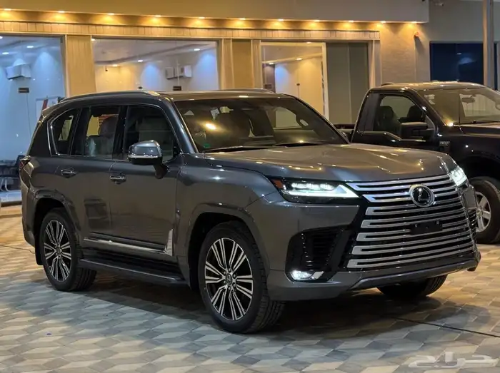 لكزس بي بي 2025 5