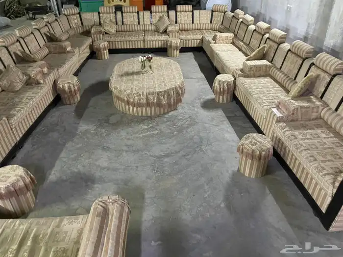 كنب نضيف سته في عشره للبيع للتواصل ( ) 3